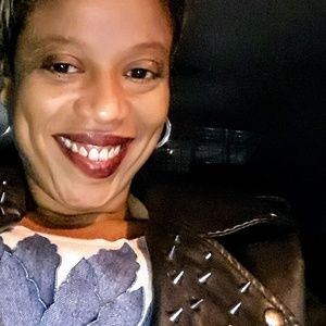 Meet your Posher, Adrienne